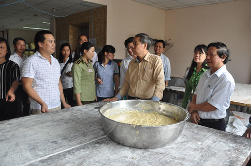 Bánh Trung thu Bảo Phương ở phố Thụy Khuê bị tạm đình chỉ 